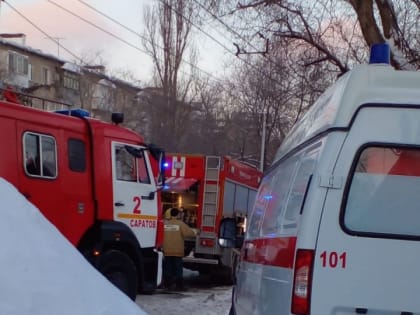 В районе улицы Грибова горит трехквартирный дом