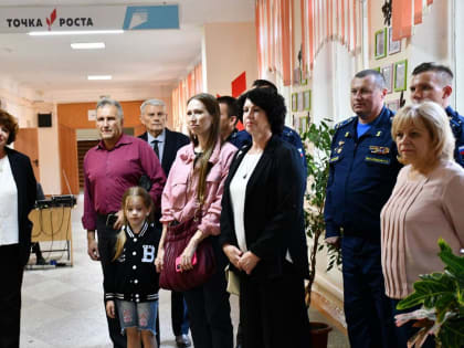 В парке им. Г.С. Лузянина на Аллее Славы были  возложены цветы