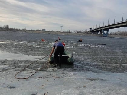 Спасатели вытащили провалившуюся под лед 13-летнюю девочку