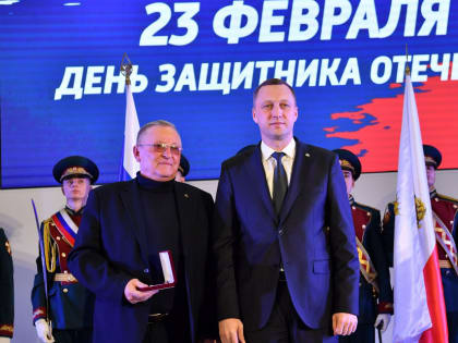 Роман Бусаргин сегодня впервые отметили тех, кто помогает нашим бойцам в зоне специальной военной операции и мирным жителям новых российских регионов