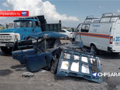 Под Энгельсом в столкновении с "ЗИЛом" пострадали трое из "семерки"