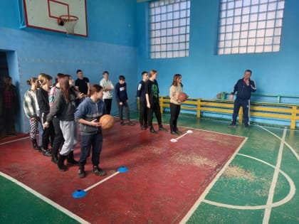 В Марксовском колледже спортивные состязания приурочили ко Дню воссоединения Крыма с Россией