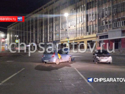 Две женщины и ребенок пострадали в ночном ДТП в центре Саратова