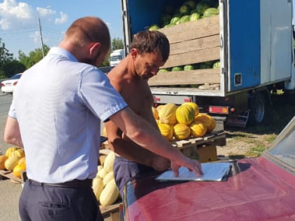 Комитетом муниципального контроля на постоянной основе проводятся выездные мероприятия на предмет выявления и пресечения фактов незаконной уличной торговли