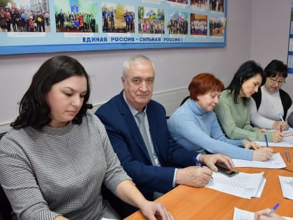 Глава района  и активисты Советского местного отделения  ВПП  