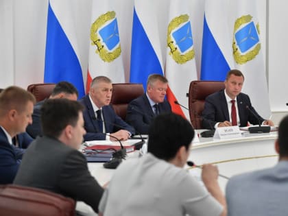 Губернатор Роман Бусаргин провел постоянно действующее совещание с зампредами и министрами Правительства области.