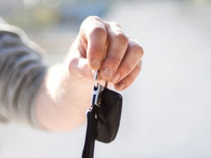 Бусаргин протестировал первый электромобиль энгельской сборки