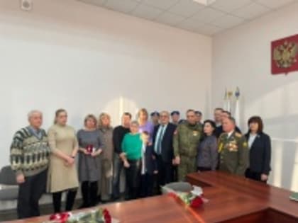 Семьи погибших военнослужащих награждены почетными знаками