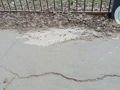 Прокуратура потребовала от УДХБ привести в порядок балаковские тротуары