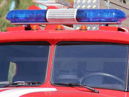 В центре Саратова пожарные тушат квартиру в девятиэтажке