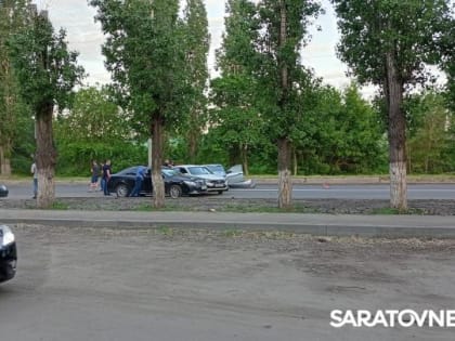 Тройная авария в Заводском районе оставила иномарку без двух бамперов