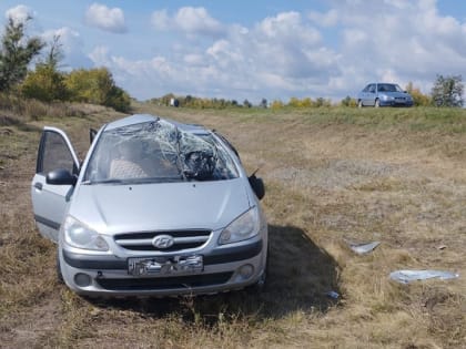 Под Татищевом иномарка слетела с трассы. Трое в больнице