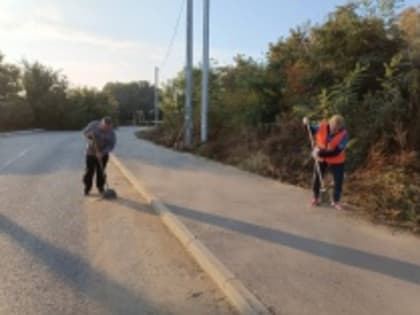 На территории Волжского района продолжаются работы по благоустройству