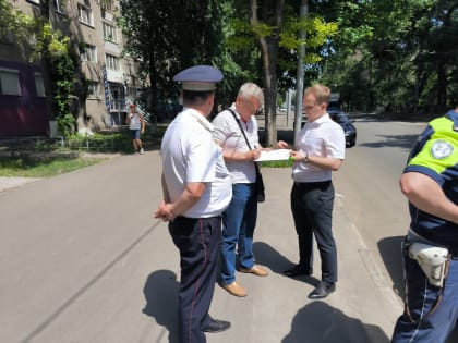 Представители комитета муниципального контроля обследовали территорию города на предмет несанкционированной парковки транспортных средств