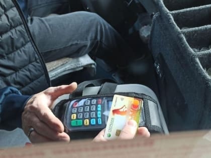 Водитель не выпустил девочку из автобуса - ей не хватило для оплаты рубля