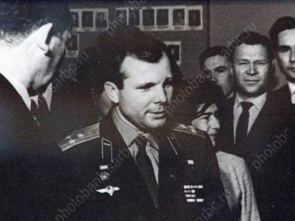 Времена. Открыто самое высокое здание в мире, Саратов посетил Юрий Гагарин