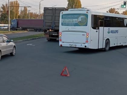 В Балакове автобус сбил девушку. Она не захотела идти до "зебры"