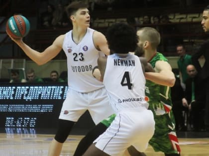 Саратовский "Автодор" дома уступил чемпиону России