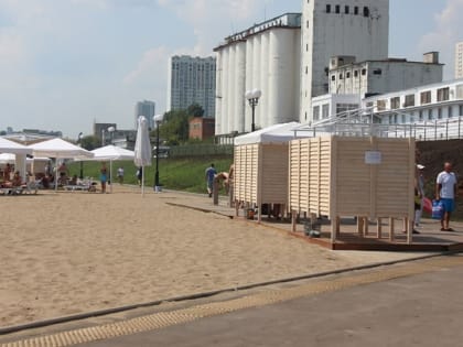 Пляж на набережной Саратова официально открыл купальный сезон