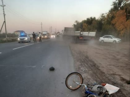 Автоледи на "Рено" насмерть сбила велосипедиста, вылетела на обочину и перевернулась