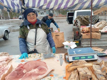 На центральной площади р.п. Степное состоялась  ярмарка выходного дня