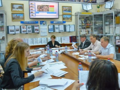 Депутаты обсудили вопросы перехода муниципальных образовательных учреждений на односменное обучение