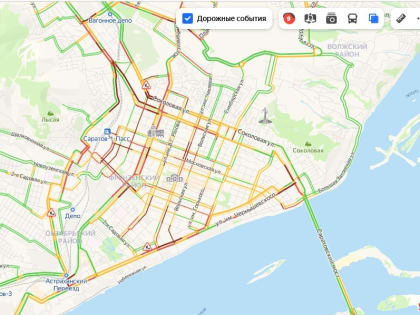 Стоит большая часть центра. Саратовцы коротают вечер пятницы в 9-балльных пробках