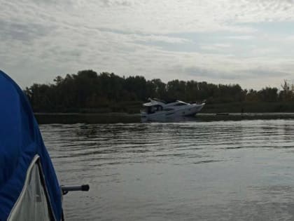 На Волге у Чардыма получил пробоину катер с пассажирами