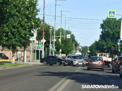 Авария на Соколовой создала пробку из машин