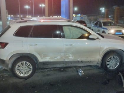 В ДТП около гипермаркета пострадали два человека