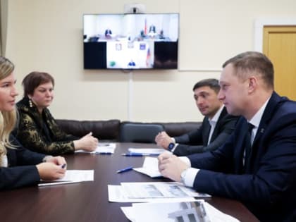 Губернатор Саратовской области Роман Бусаргин встретился с директором департамента по взаимодействию с регионами Госкорпорации «Росатом» Мариной Кирдаковой