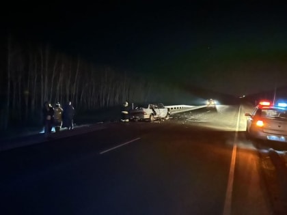 На трассе столкнулись "ВАЗ" и "Хендэ": погиб один из водителей