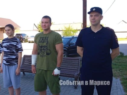 Зарядку со стражем порядка провели в Марксе