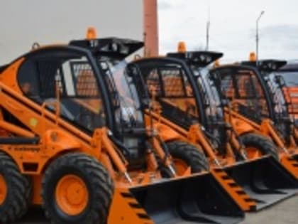 В Саратов доставили 8 универсальных погрузчиков