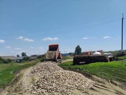 В селе Таволожка отсыпали щебнем улицу Школьную