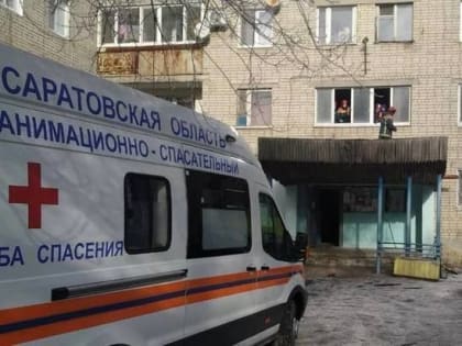 В Саратове мужчина упал с пятого этажа на козырёк подъезда