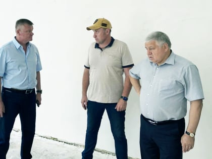 Михаил Исаев рассказал об ускорении темпов работ в 77 школе Саратова
