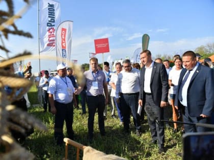 На Дне поля в Саратове представили беспилотные тракторы и дроны