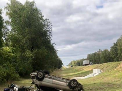 Под Вольском водитель опрокинул "Тойоту" в кювет. Пассажир в больнице