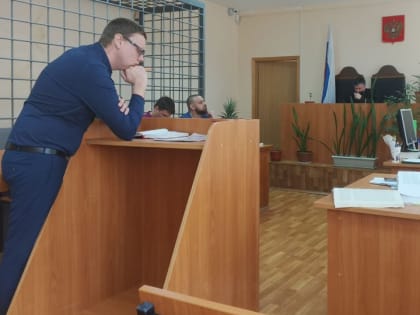 Дело о вымогательстве взятки. Подсудимый экс-прокурор стал менеджером, его брат заявил о раскаянии