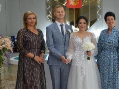 В Балаково в День города поженились 14 пар