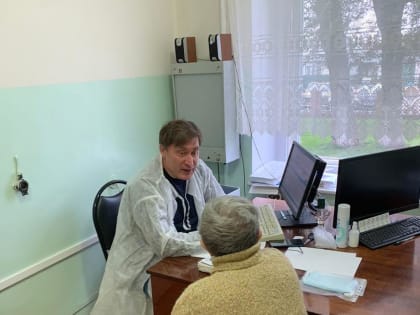 Медики из Балакова осмотрели пациентов из соседнего района