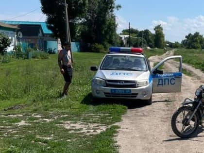 Мопедист опрокинул "Рейсер" на грунтовой дороге и попал в больницу