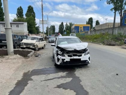 В Ленинском районе госпитализированы водитель и пассажир "шестерки"