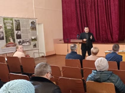 Сегодня глава Ртищевского района Александр Жуковский встретился с жителями с. Владыкино Краснозвездинского муниципального образования