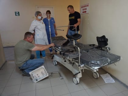 В Балаковской городской клинической больнице появились многофункциональные операционные столы финского производства и новейший аппарат для ультразвуковой терапии