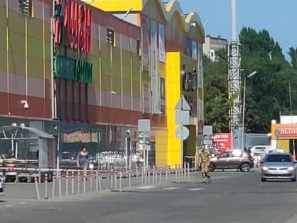 В Саратове вновь эвакуируют торговые центры