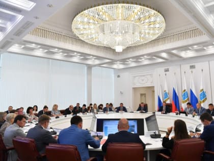 Губернатор Роман Бусаргин провел постоянно действующее совещание с зампредами и министрами Правительства области