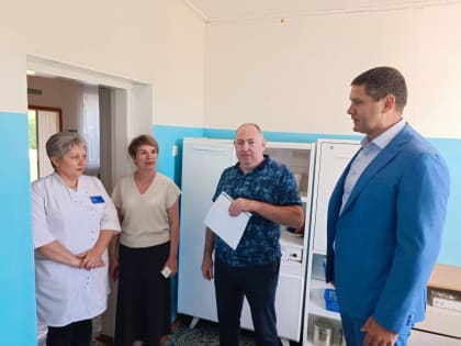 Депутат Саратовской областной Думы Алексей Кольцов посетил ФАП села Озерки
