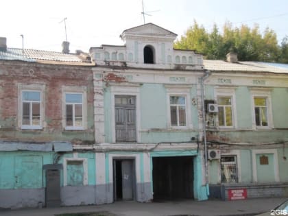 Дом-памятник в центре Саратова признали аварийным. Но обещают не сносить